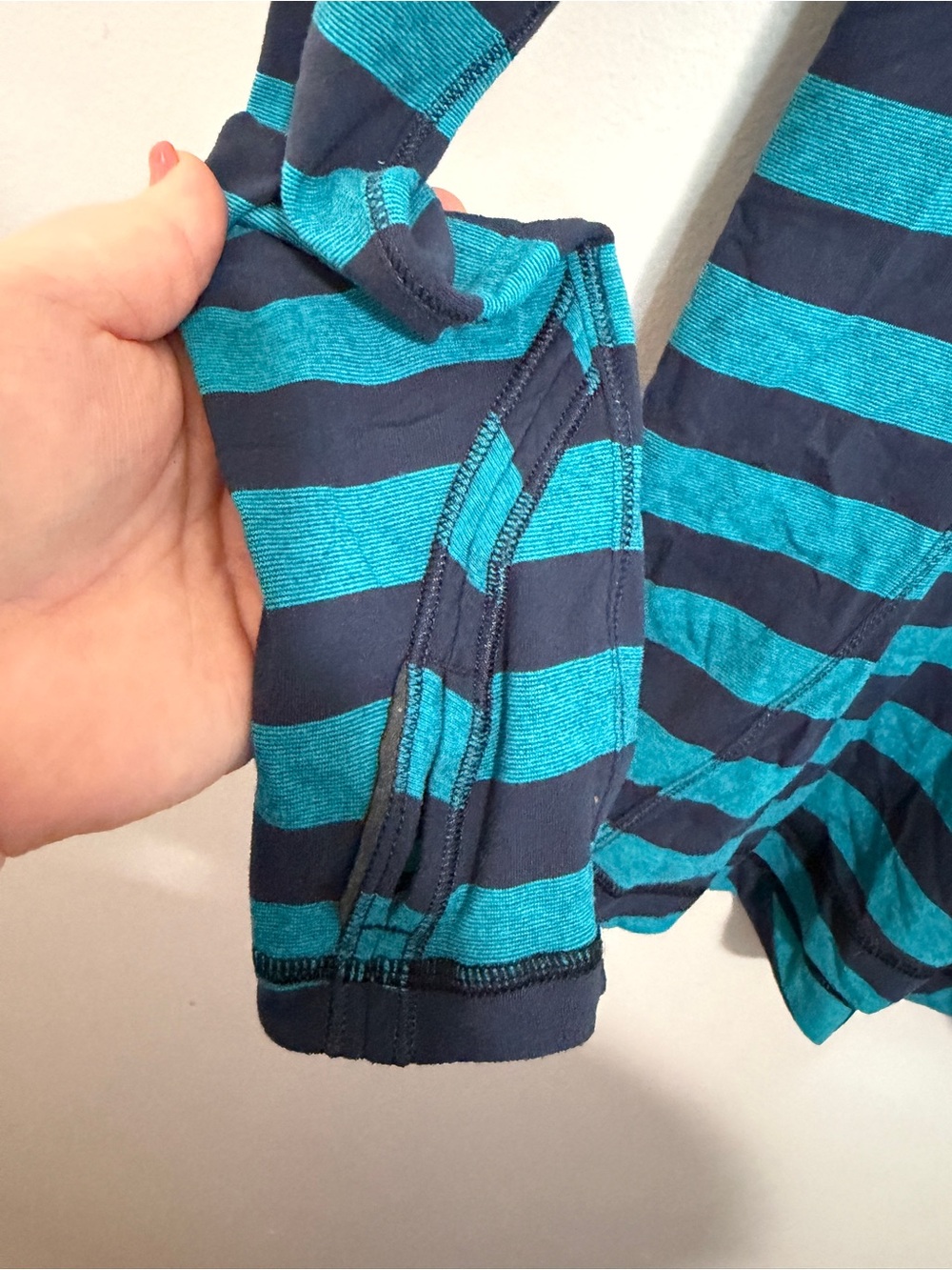Lululemon Long Sleeve Size 2 - Picture 4 of 5